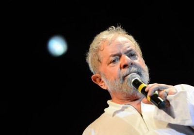 Lula continua à frente das sondagens