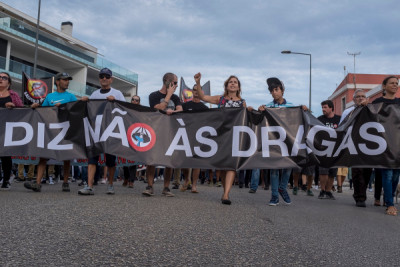 "Diz Não às Dragagens" faixa da manifestação realizada em Setúbal a 13 de outubro de 2018 - Foto de Fernando Pinho