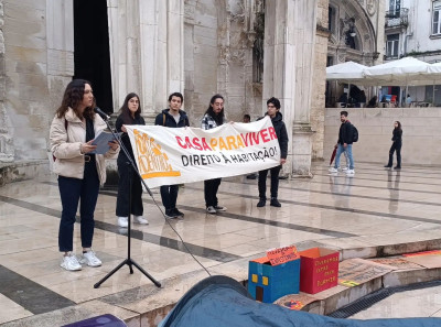 Mariana Rodrigues na Manifestação Casa para Viver, em Coimbra, a 1 de abril de 2023