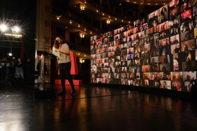 O privilégio não é uma lei da vida. É um regime de desigualdade que se reproduz, dentro e fora das regras estabelecidas. Um regime que condena à pobreza", disse Marisa Matias.