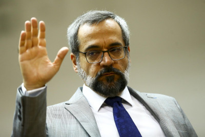 O ministro da Educação, Abraham Weintraub, participa do primeiro culto de Santa Ceia de 2020 da Frente Parlamentar Evangélica do Congresso Nacional.  Foto de Marcelo Camargo/Agência Brasil.