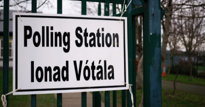 Assembleia de voto na Irlanda - eleições legislativas 2020
