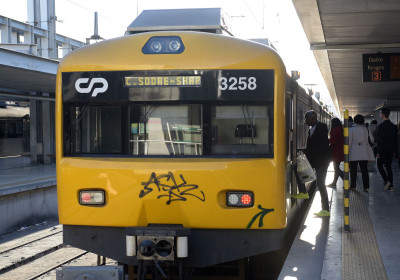 Embora tenha reduzido a oferta para 75% do habitual, a procura de passageiros durante o Estado de Emergência foi apenas de 10%.