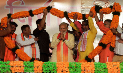 Narendra Modi é primeiro-ministro da Índia e líder do partido Janata (BJP), um partido de extrema-direita que pretende tornar o país num estado hindu, é hostil às minorias religiosas, sendo também bastante conservador e intolerante em matéria de costumes