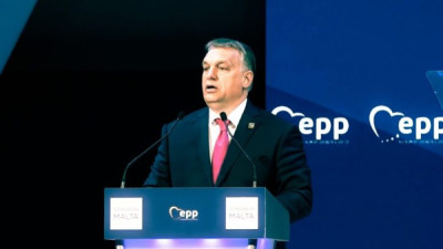 O Fidesz, partido do autoritário e xenófobo primeiro-ministro húngaro Viktor Orbán, deve permanecer no PPE, que teve um recuo importante nas últimas eleições europeias