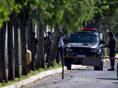 Polícia Federal brasileira faz busca e apreensão na casa do ex-presidente Jair Bolsonaro. Foto: Marcelo Camargo/Agência Brasil