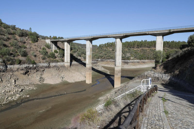 ponte sobre o rio Ponsul