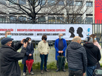 Luís Monteiro e Alexandra Vieira, deputados do Bloco de Esquerda, solidarizam-se com professores precários em luta