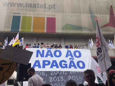 Professores manifestaram-se, nesta quarta-feira, contra o apagão - Foto esquerda.net