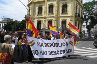 Nunca se deve esquecer que Franco morreu na cama, mas a ditadura morreu na rua. Foto de Matapardo