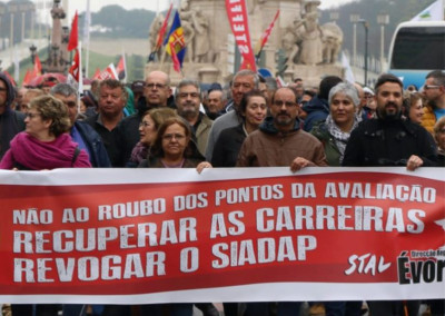 Manifestação com faixa pela revogação do SIADAP