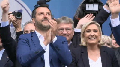 Matteo Salvini e Marine Le Pen são ideólogos do novo grupo de extrema direita (ID) do Parlamento Europeu, que garantiu eleição de 73 eurodeputados