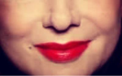 Lábios pintados com batom vermelho, um foto publicada por Mísia.