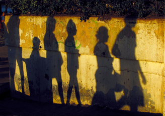 Pormenor da capa da revista Alternatives Sud: Migrations en tout "genre".