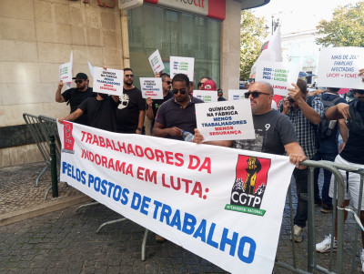 Trabalhadores da Indorama em protesto