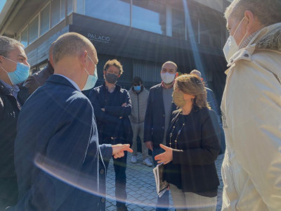 Catarina Martins com trabalhadores do Casino de Espinho.