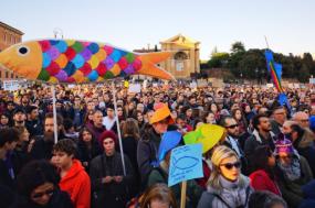 Manifestação do movimento "das sardinhas" em Roma. Dezembro de 2019.