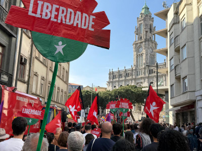 Manifestação dos 52 anos do 25 de Abril no Porto