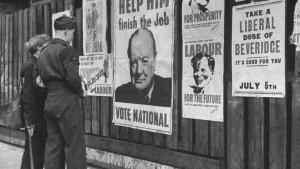 Cartazes da campanha eleitoral de 1945 no Reino Unido. 
