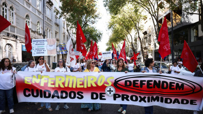 Enfermeiros em manifestação. Foto de RODRIGO ANTUNES/LUSA.