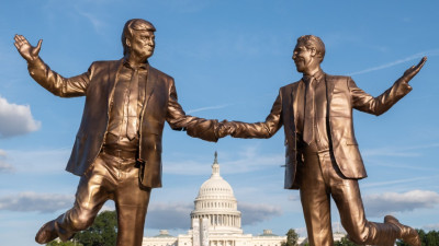 Estátua de Trump e Epstein