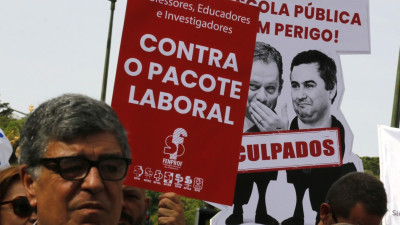 Professores em manfestação contra o pacote laboral