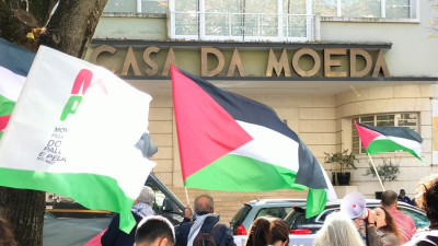 Protesto em frente à Casa da Moeda