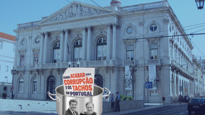 Câmara de Lisboa e tacho com cartaz do Chega