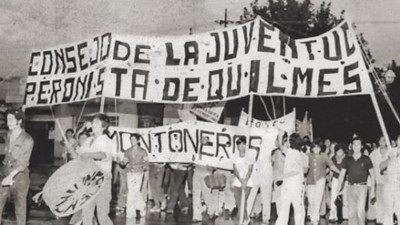 Jovens peronistas durante uma manifestação.