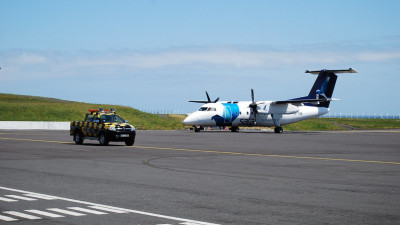Avião na pista do Aeroporto da Horta, Faial
