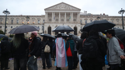 Concentração em frente à Assembleia da República a 19 de março.