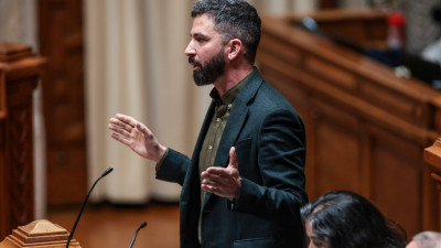 Fabian Figueiredo no plenário desta quinta-feira.