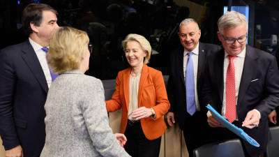 Raffaele Fitto, Maria Luís Albuquerque, Ursula von der Leyen, Jozef Síkela e Magnus Brunner