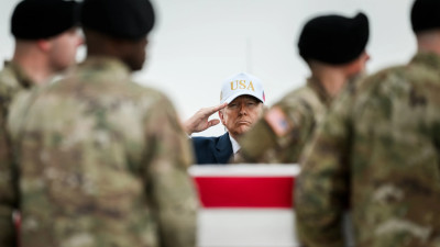 Trump na receção aos restos mortais dos soldados dos EUA nos primeiros dias do seu ataque ao Irão