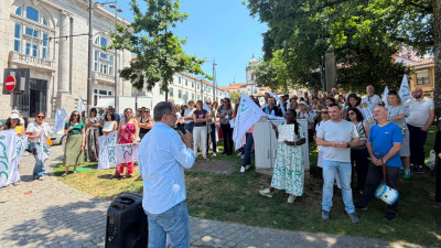 Concentração em frente ao Hospital de Santo António