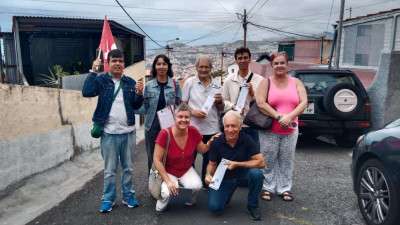 Militantes do Bloco/Madeira no Bairro de Santa Maria, no Funchal