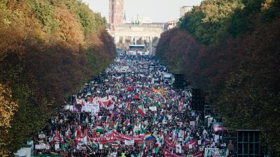 Manifestação em Berlim em solidariedade com manifestantes iranianos. Foto de CLEMENS BILAN/EPA/Lusa.