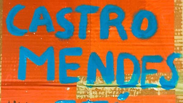 "Alguém nos acuda. Castro Mendes está na Ajuda". Pancarta da manifestação de 6 de abril.