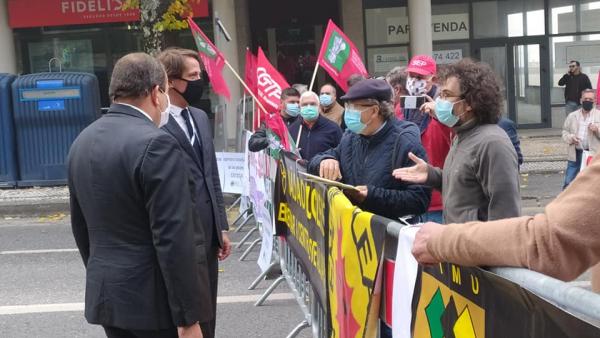 Alguns dos manifestantes na Guarda na Cimeira Ibérica. Outubro de 2020. Foto de Foro Extremeño Antinuclear.