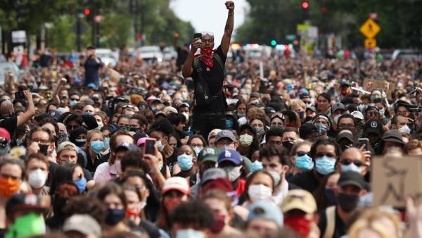 Negros e brancos juntos na rua - 12 dias que abalaram os EUA
