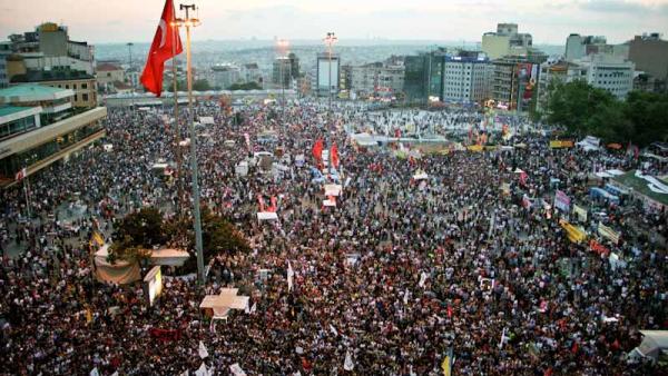 Tendas do protesto dos estudantes em Milão. Foto do El Salto.