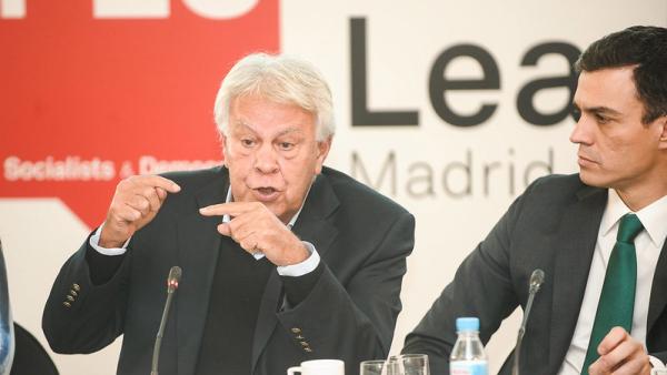 Felipe González e Pedro Sánchez em 2015.
