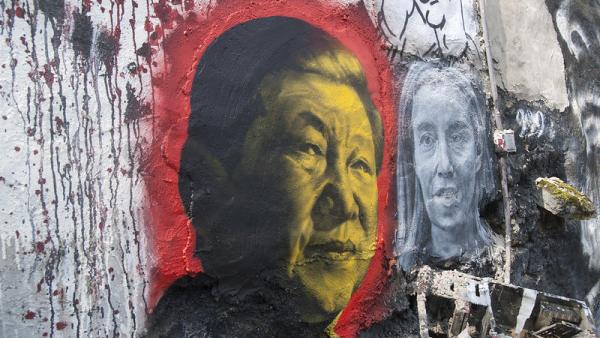 Retrato de Xi Jinping numa parede.