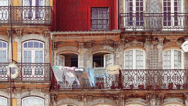 Edifícios antigos no Porto