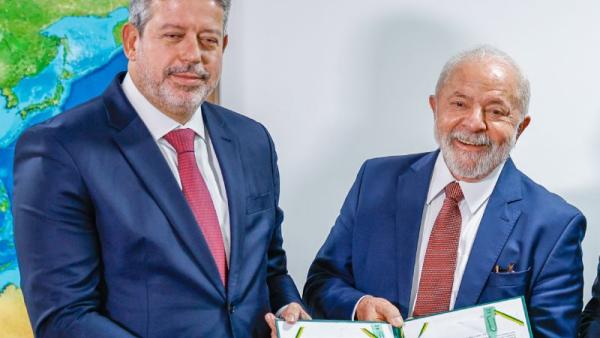 Arthur Lira e Lula da Silva.