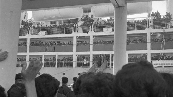 Embarque do paquete Império rumo a Moçambique a 12 de abril de 1969