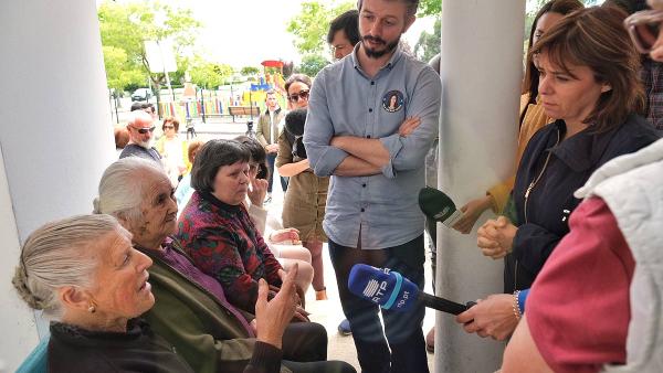 Catarina Martins e Moisés Ferreira no posto médico de Mamodeiro, em Aveiro. Foto de Paula Nunes.