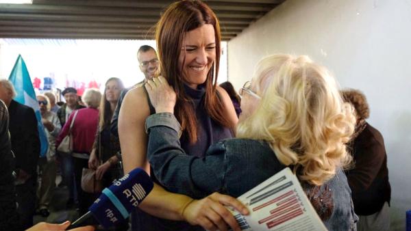 Marisa Matias no mercado de Amarante