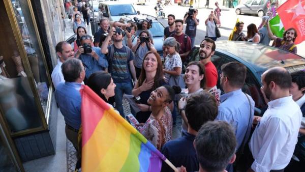 Marisa Matias em ação de campanha em Lisboa. Foto de Paula Nunes.