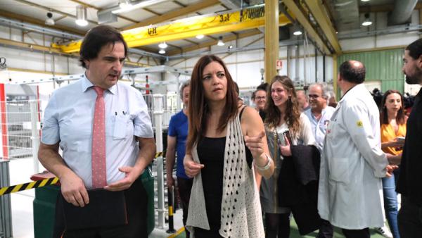Marisa Matias em visita à Huf.